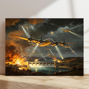Puede incluir: Una pintura detallada de un bombardero de cuatro motores volando sobre una presa de noche. La escena muestra reflectores iluminando el cielo, explosiones cerca de la estructura de la presa y otros aviones al fondo bajo un cielo oscuro.