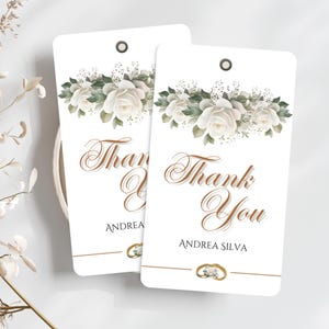 Étiquettes de remerciement blanches à fleurs - Texte personnalisé et oeillet en métal.