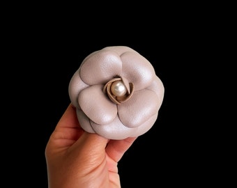 Camellia brooch in genuine pearl beige leather, flower brooch, luxury brooch, camellia brooch, gift brooch, beige flower, camellia brooch