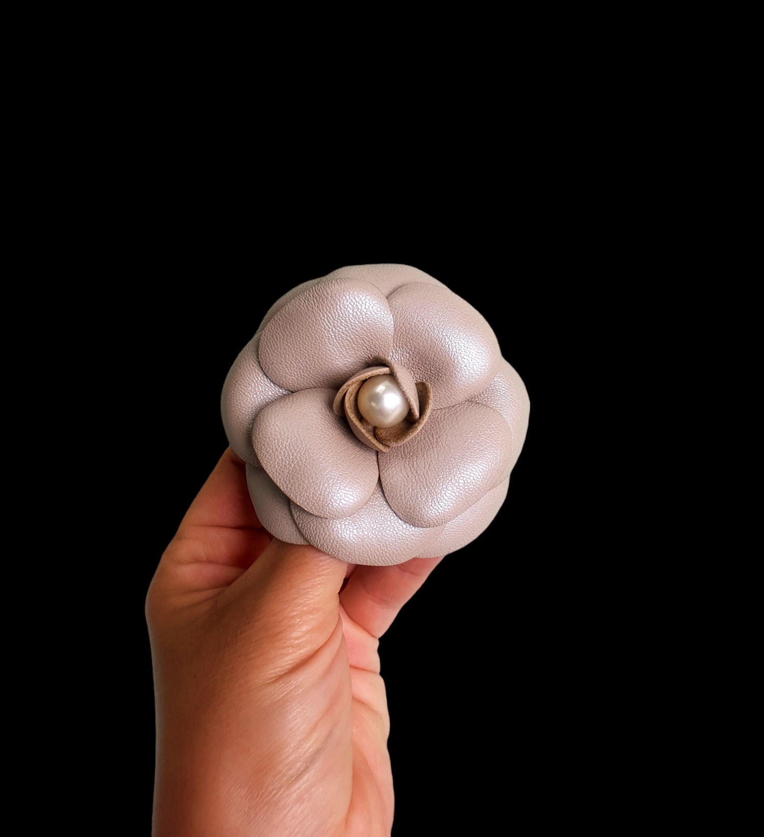 Chanel Pink And White Enameled Camellia Hair tie CHANEL Camellia Flower Brooch Corsage Satin Box Beige White  main image 2