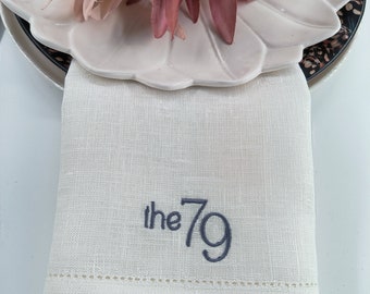 Serviette en lin monogrammée personnalisée, serviette en lin de mariage, serviette de dîner en lin brodée, serviette en lin personnalisée, serviette en lin ourlée,