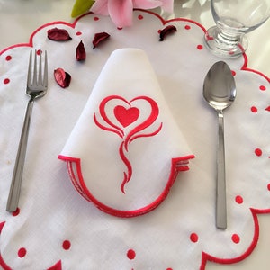 Valentinstag Herz Servietten, Liebe Leinen Servietten, Anniversay Servietten, Bestickte Dinner Servietten, Muttertag Servietten, Hochzeit Servietten,