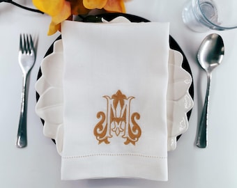 Linneservetter med dubbla monogram, personliga bröllopsservetter, broderade linneservetter med eget namn, personliga presentservetter