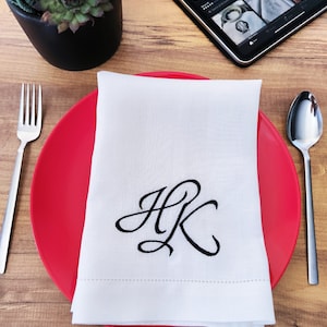 Personalisierte schwarze Leinenservietten mit Doppelbuchstabenmonogramm - individuelle Hochzeitstischdekoration, luxuriöse bestickte Servietten