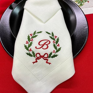Personalisierter Weihnachtskranz mit Monogramm Servietten, Leinenservietten-Set, individuell gesticktes Serviettengeschenk