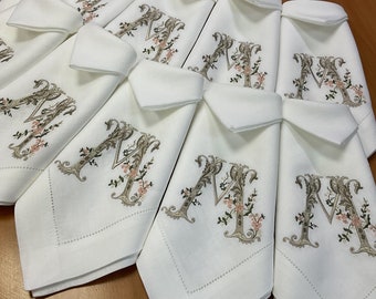 Floral Letter Embroidered Mother's Day Gift Linen White Napkins, Embroidered Napkins, Personalized Napkins, Monogrammed Napkins