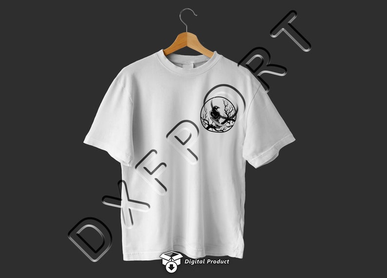 Puede incluir: Camiseta blanca con una silueta negra de un p&aacute;jaro posado en una rama dentro de un c&iacute;rculo.