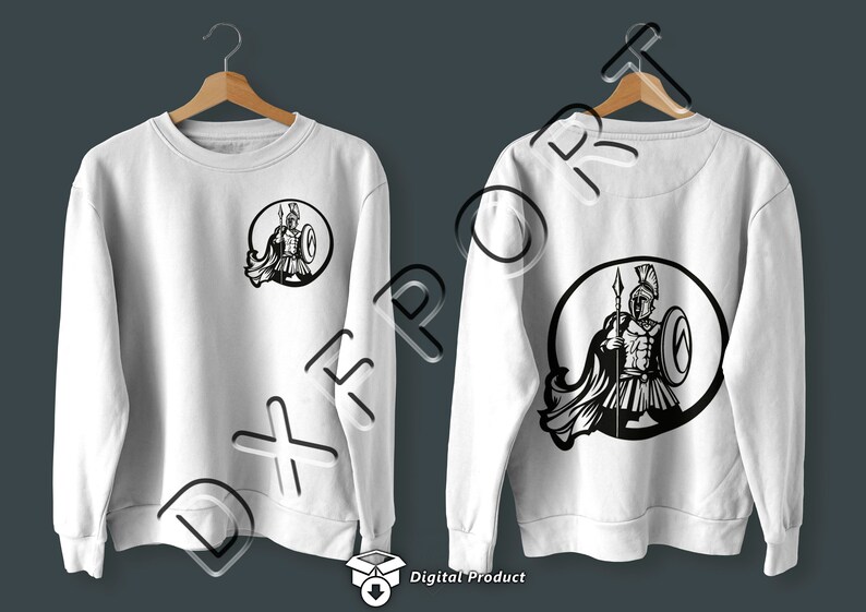 Puede incluir: Sudadera blanca con un gr&aacute;fico negro de un guerrero espartano sosteniendo una lanza y un escudo. El guerrero lleva un casco y una capa. El gr&aacute;fico est&aacute; en un c&iacute;rculo.