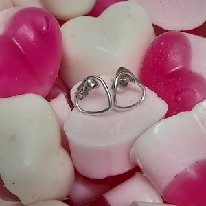 Hollow heart earrings.