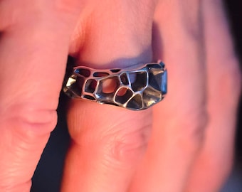 Brutalistische ring voor heren | Getextureerd asymmetrisch ontwerp | Handgemaakt 925 zilversmidwerk