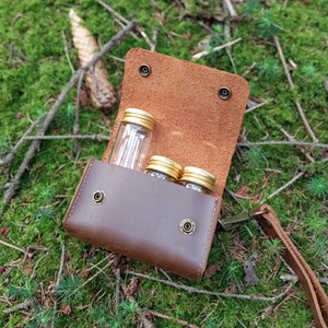 Gewürztasche Leder handgefertigt inklusive 3 Fläschchen Bushcraft Outdoor Camping Trekking Angeln Jagte Cooking Survial Made in Germany EDC