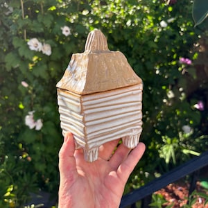 Ceramic trinket box