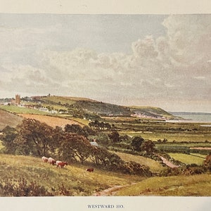 Puede incluir: Una pintura de un paisaje rural con un pueblo en la distancia, un camino sinuoso y algunas vacas pastando en un campo. El cielo está nublado y el esquema de color general es verde y marrón.