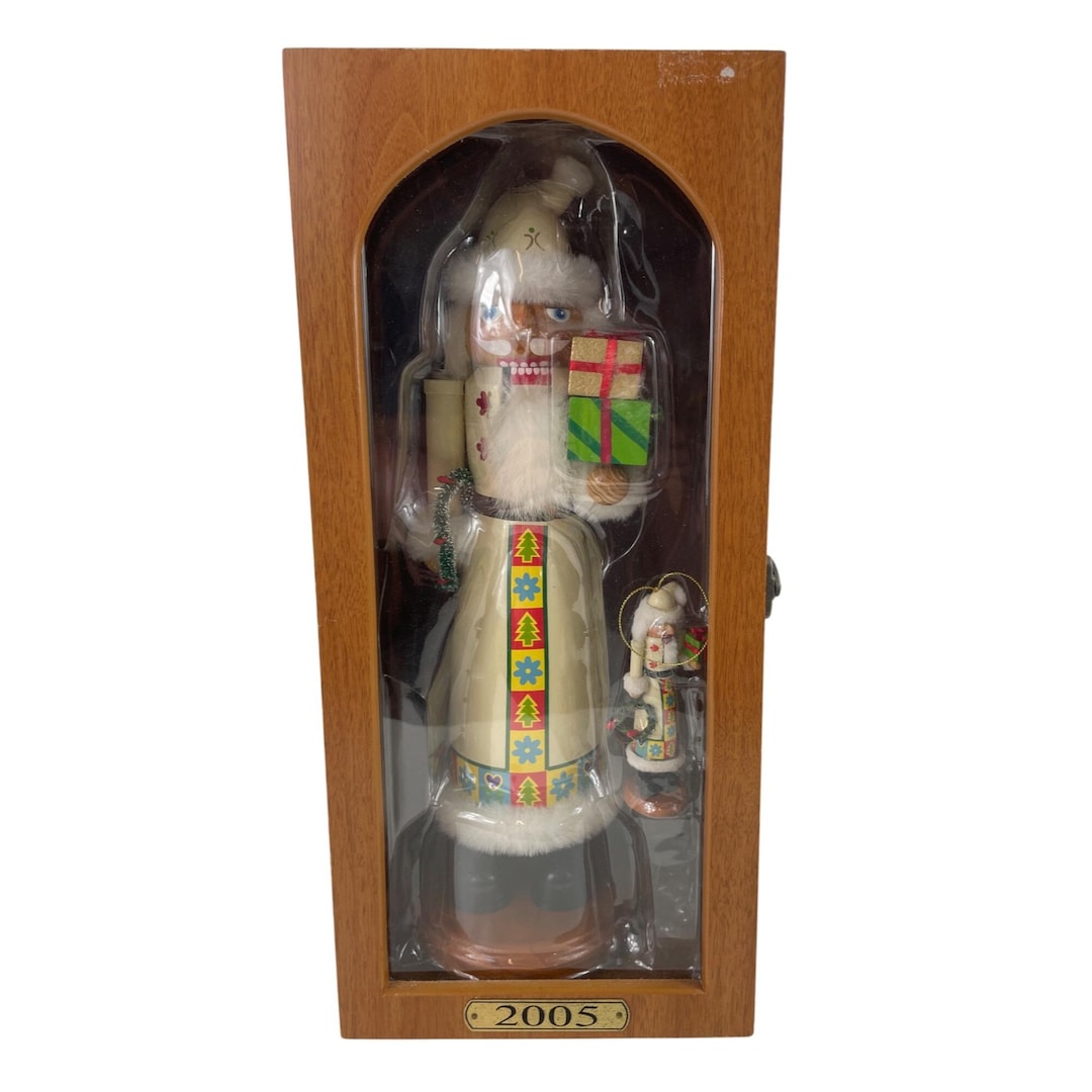 木製　くるみ割り人形　38cm オーナメント付き　ホワイト　箱入り　2005 14インチの木製ホワイトくるみ割り人形（ギフト付き）とマッチする