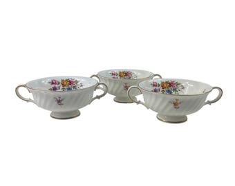 Juego de 3 cuencos para sopa crema con pie de porcelana fina Minton Marlow, con sello de corona en la base.