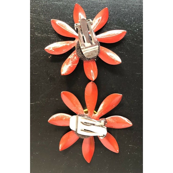 Vintage Red/Yellow Enamel Metal Daisy Flower Powe… - image 3