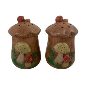 Vintage Handmade Ceramic Salt and Pepper Shakers Mushrooms 1970s