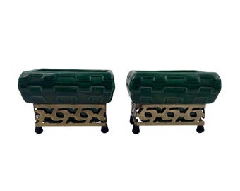 Juego de 2 macetas vintage de cerámica verde Miramar California con soporte de latón.