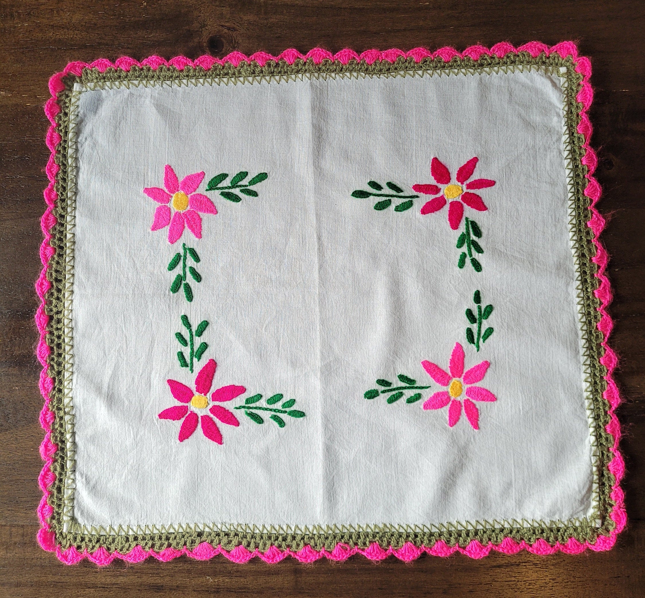 Pink Napkin, Kitchen Decor Napkin, Hand Embroidered Vintage Napkin,manta O  Servilleta Bordada a Mano, Servilleta Decorativas Para La Cocina. 