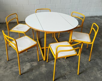 Table Chaises Espagne Vintage