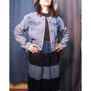 Women&#39;s Collarless Cropped Denim Jacket Size Large