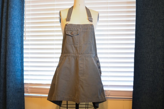 Upcycled Cotton Apron: Army Green Utility Style with Pockets