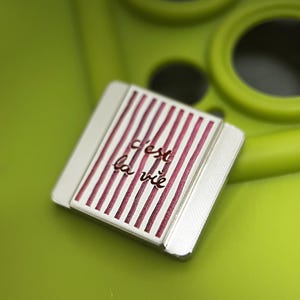 C'est la vie Engraved Camera Hot Shoe Cover, Shutter Button, That's Life French Quote, Fits Canon, Sony, Fuji, Nikon Bild 5