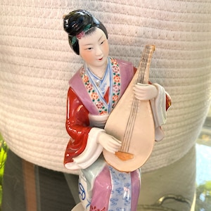 Vintage Chinese Porcelain Noblewoman Playing Pipa Figurine