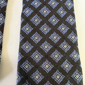 Vintage Brooks Brothers Grey Background Blue Diamonds Tie Designer Men's Necktie image 6