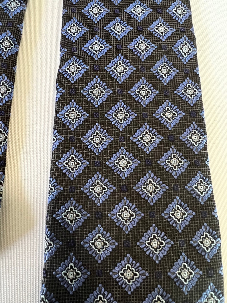 Vintage Brooks Brothers Grey Background Blue Diamonds Tie Designer Men's Necktie image 6