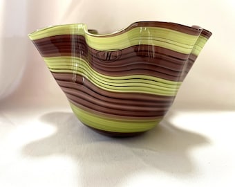 Vintage J.L. Co. Hand Blown Art Glass Purple Green Colored Swirl Ruffle Bowl