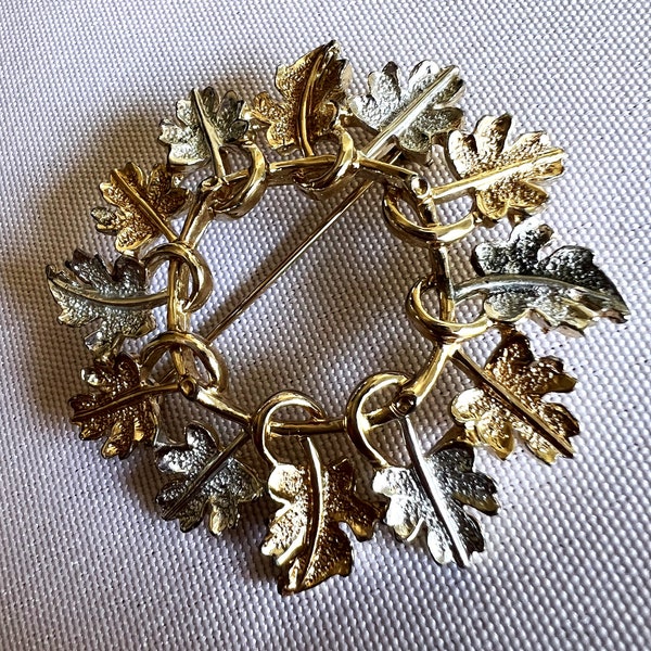 Vintage Sarah Coventry Leaf Wreath Brooch Pin Designer Signed Costume Jewelry