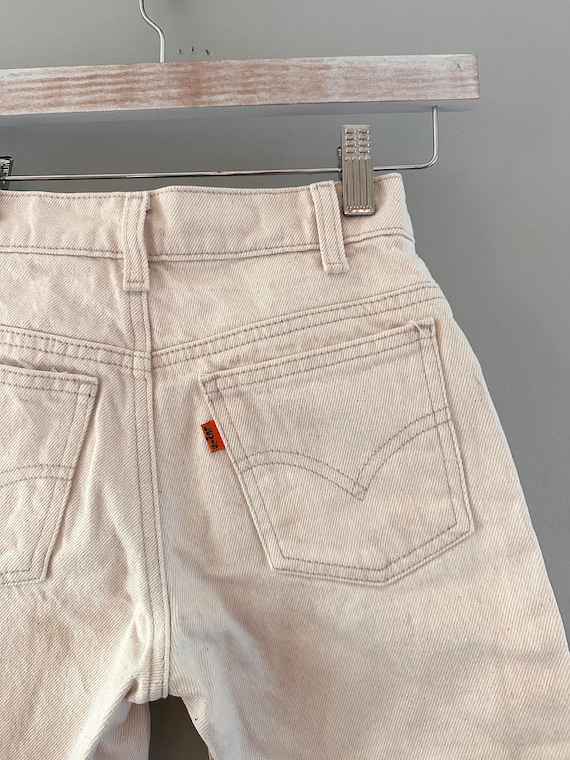 Vintage Levi’s orange tab cream denim shorts eight