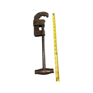 Three wheel pipe cutter ww2 era