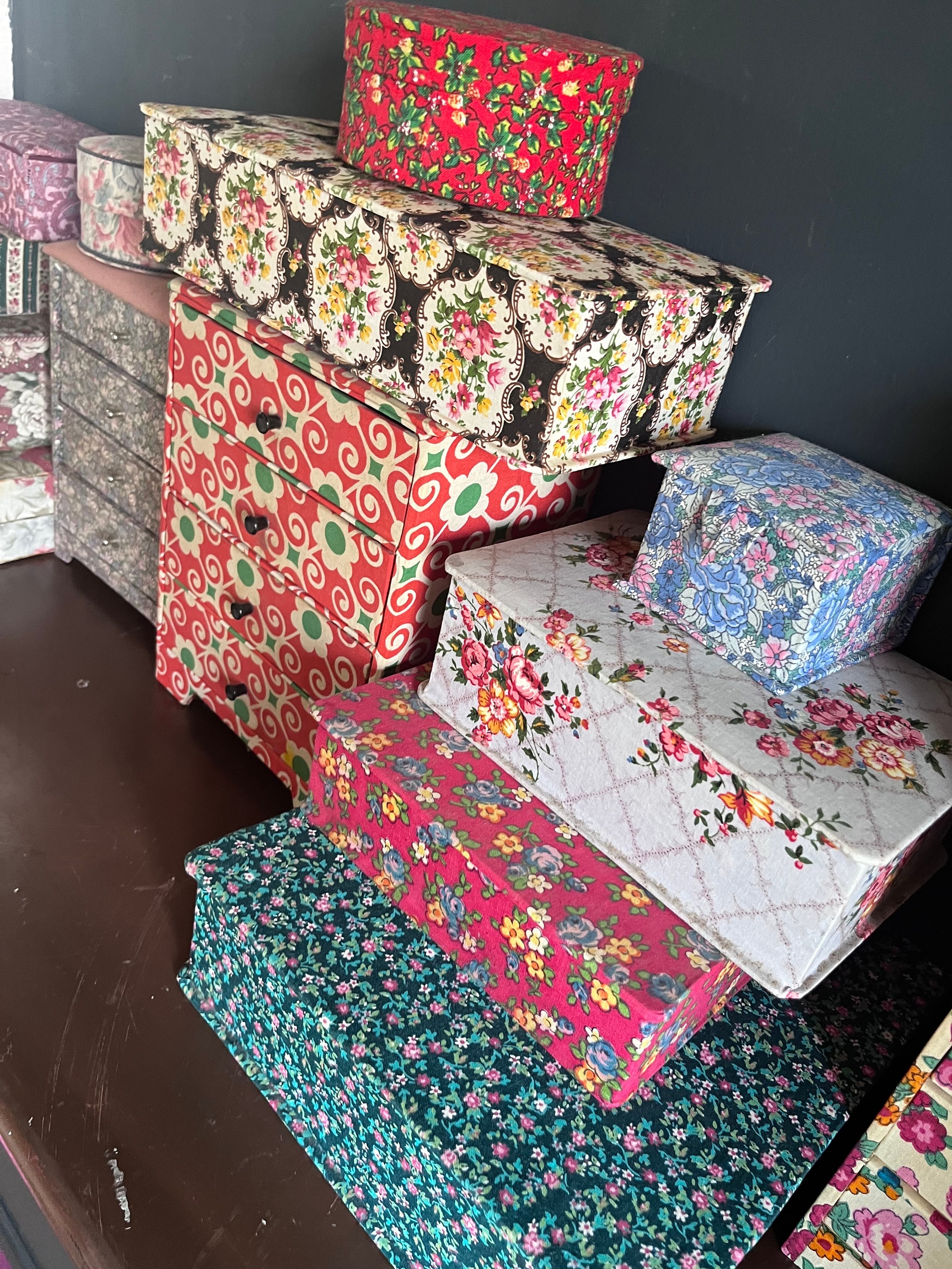 アンティーク雑貨 Floral Fabric Box . Lovely Vintage French Floral Fabric Box Collection Beautiful Set