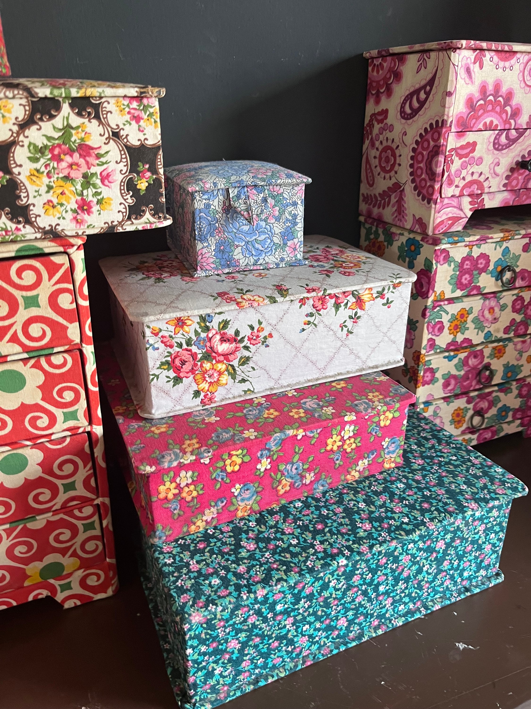 アンティーク雑貨 Floral Fabric Box . Lovely Vintage French Floral Fabric Box Collection Beautiful Set