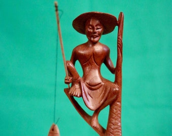 Artisan-Crafted Wooden Figure: Capturing the Essence of Sri Lankan Fishing Tradition