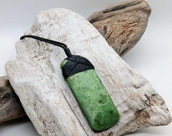 グリーンストーン コル ニュージーランド ポウナムの翡翠彫刻 - Etsy 日本