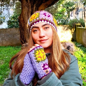Crochet Granny Square Hat and Hand Warmer Set: Multicolor Flower Beanie Beanie+Wrist Warmers