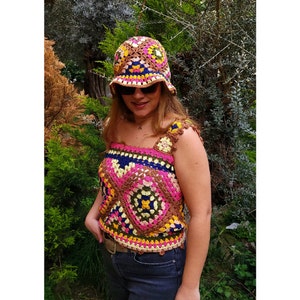 Veelkleurige gehaakte tanktop set emmerhoedjes|Gehaakte bustier | Haltertop dames voor de zomer| Handgemaakte gehaakte tanktop emmerhoedenset|Bustiertop