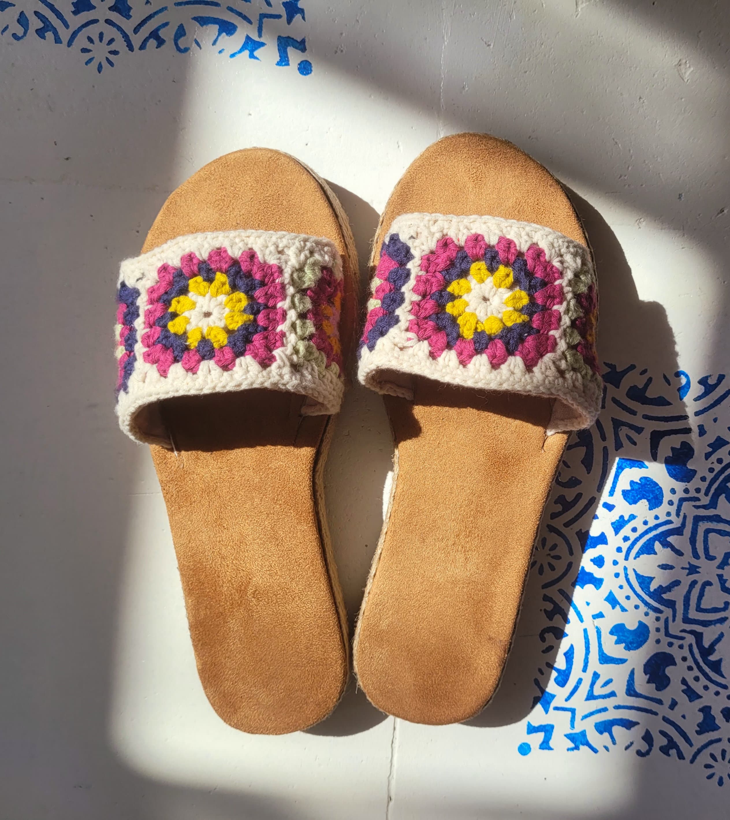サンダル・ミュール MAGDA BUTRYM SS25 FLAT SANDAL ROSES CROCHET (517523 CREAM) Magda Butrym Crochet Flower Sandal | italist