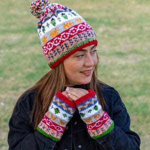 Women&#39;s hand knitted fair isle hat, Cozy and warm ski hat, Fleece lined bobble beanie, Finisterre pattern, Multicolor, Pom pom