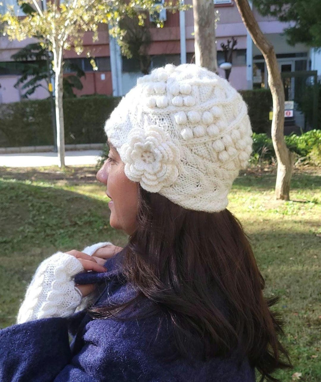 Handmade Cream Knit Beanie: Vintage Style Flower Polka Dot  display picture 1