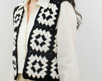 Ręcznie robiona na szydełku kwadratowa kamizelka dla babci: krótki top z bawełny w stylu boho