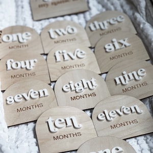 Marqueurs d'étape arqués pour bébé, accessoire photo d'étape importante pour bébé, cartes d'étape mensuelles en bois, cadeau de baby shower, cartes d'étape importante pour bébé