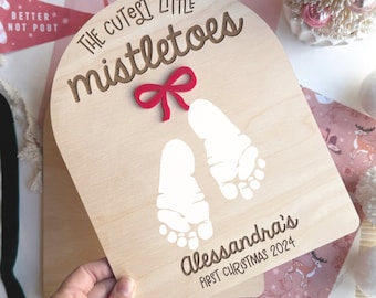 Letrero navideño DIY con huella de pie, recuerdo de la primera huella navideña del bebé, regalo de Navidad para abuelos, letrero de huella de muérdago DIY