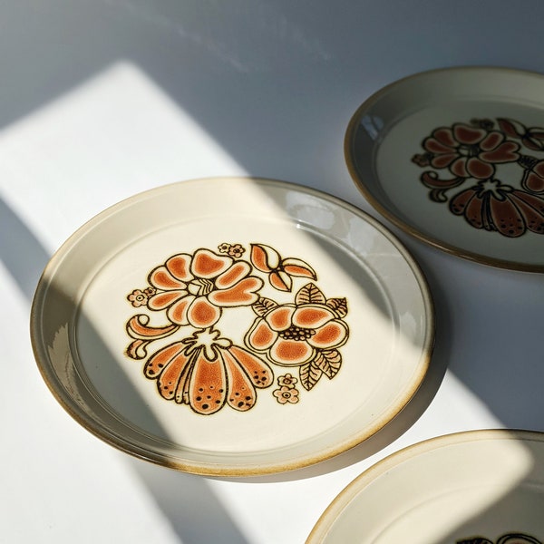 Vintage Flower Pattern Plates - Set of 2 | English Ceramic Floral Motif Dinnerware | Kiln Crafts England Rafflesia