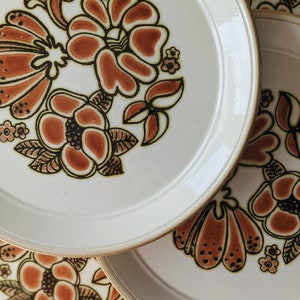 Vintage Flower Pattern Plates Set of 2 English Ceramic Floral Motif Dinnerware Kiln Crafts England Rafflesia image 5
