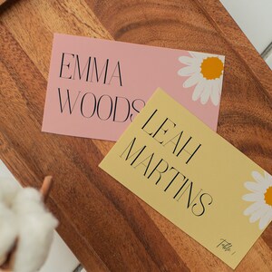 Tarjeta de lugar de boda temática divertida y brillante / Tarjeta de lugar de boda floral moderna imprimible / Tarjeta de lugar editable de descarga instantánea / CHARLOTTE