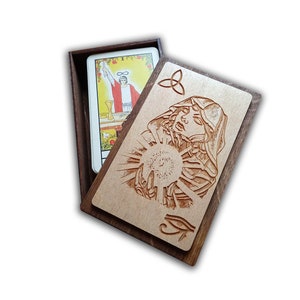 Cartas de adivinación Tarot. juego de cartas de solitarios de adivinación.  cartas del tarot en una caja de madera. Baraja de cartas Rider Waite. set de adivinación de regalo